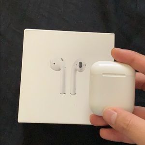 ❤️ Airpods 1st gen. EUC ❤️